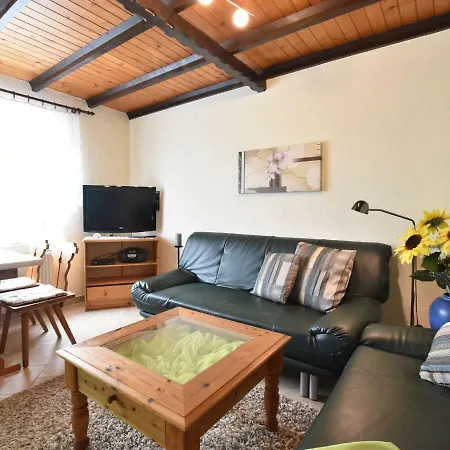 Comfortable In With Garden Apartment
